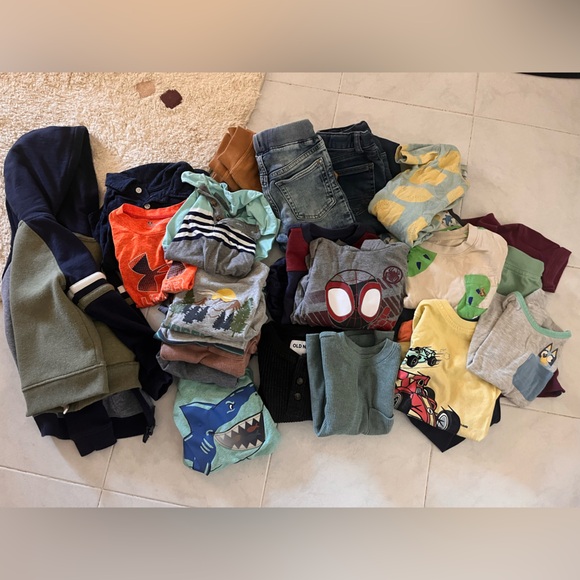 Assorted Kids Clothing Bundle 2T - Picture 1 of 4